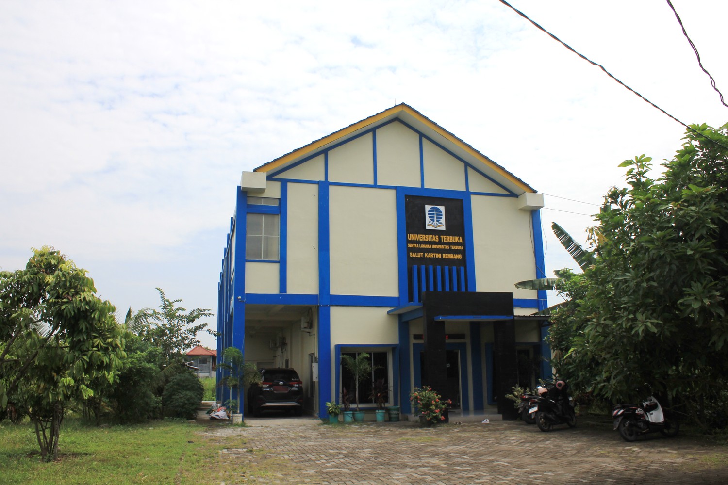 Keunggulan Kuliah di UT : Fleksibel, Terjangkau, dan Berkualitas Keunggulan Kuliah di UT : Fleksibel, Terjangkau, dan Berkualitas