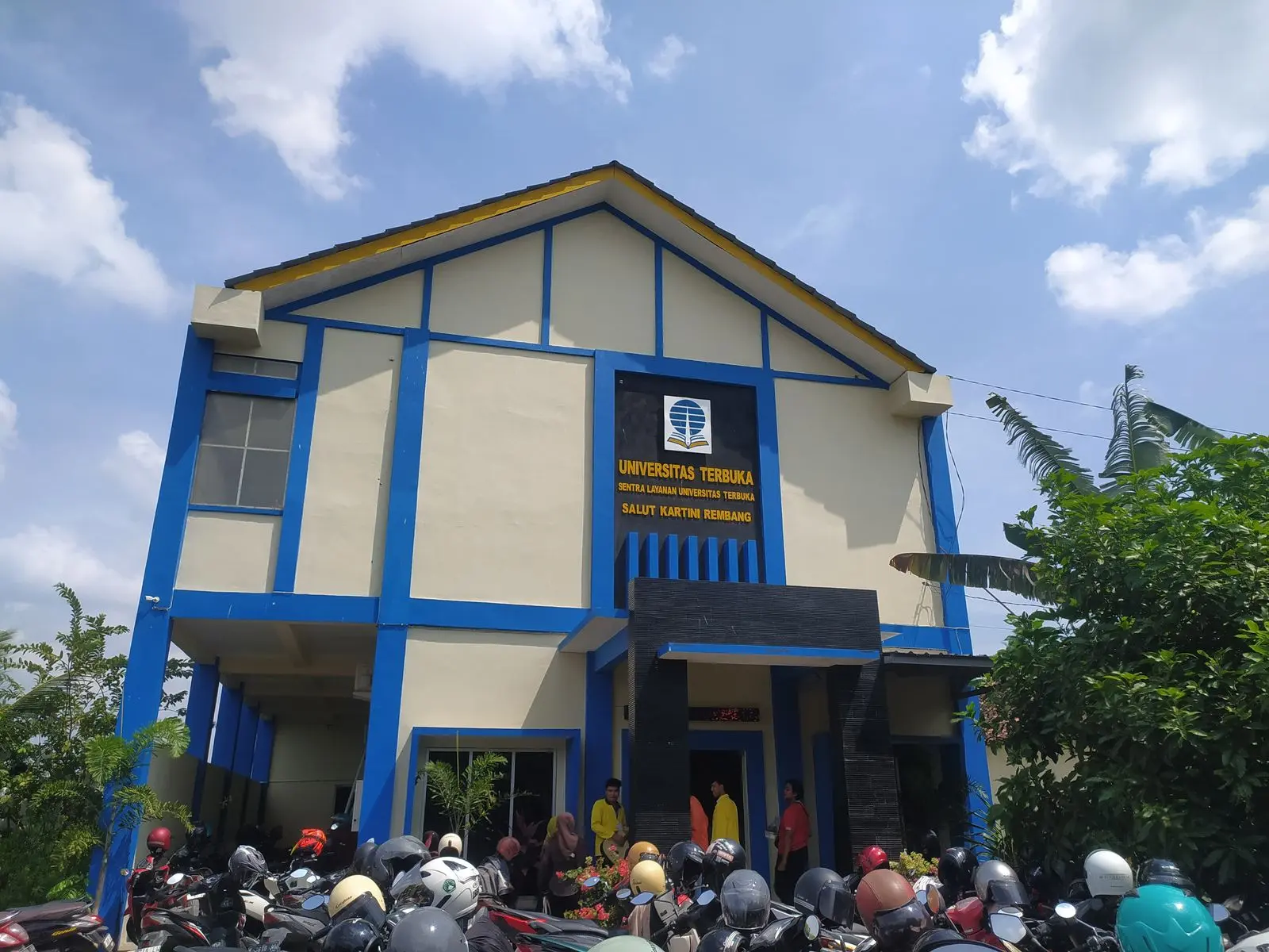 Sebuah Perjalanan Mengusung Asa, SALUT Kartini Rembang Membuka Jendela Ilmu bagi Mahasiswa Sebuah Perjalanan Mengusung Asa, SALUT Kartini Rembang Membuka Jendela Ilmu bagi Mahasiswa