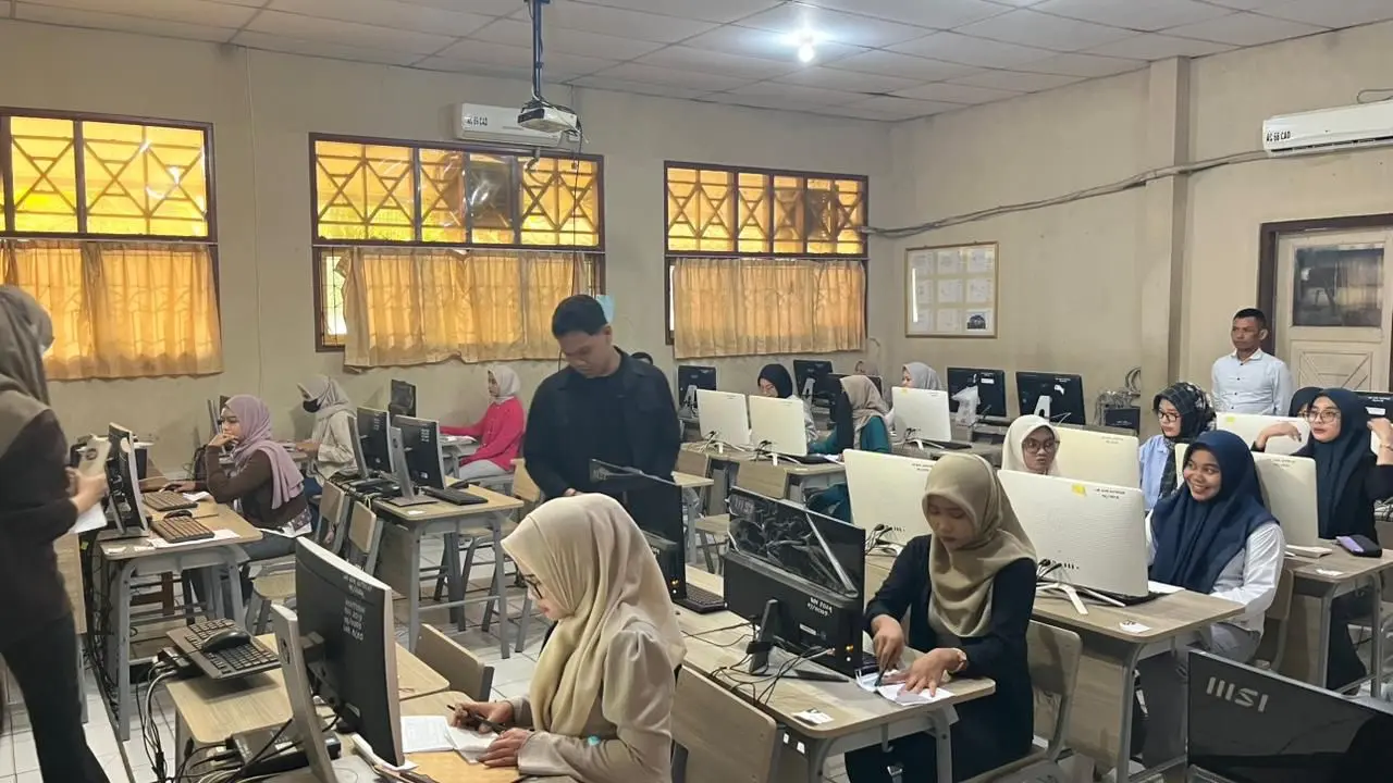 UAS UT Salut Kartini Rembang Tuntas, Mahasiswa Antusias Hadapi Semester Berikutnya