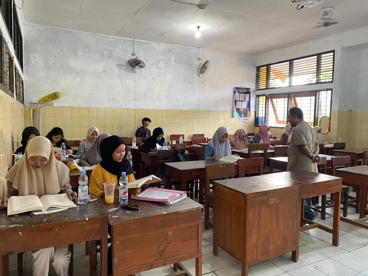 Mekanisme Mengulang Mata Kuliah di UT Dinilai Mudah, Mahasiswa Ungkap Tantangan Waktu dan Biaya