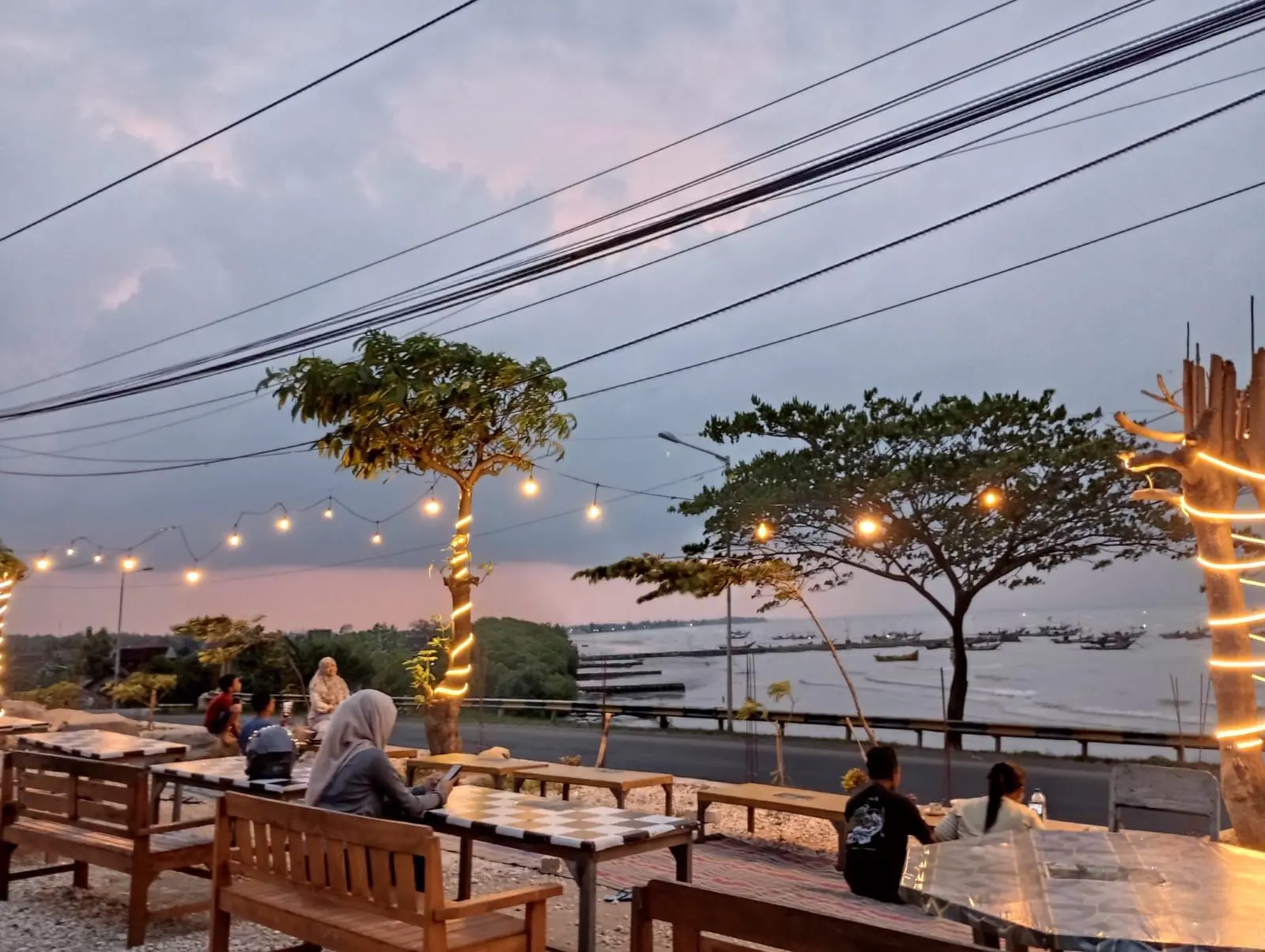 Sudut Bonang Lasem, Tempat Menepi Menikmati Senja di Pantai Utara Rembang