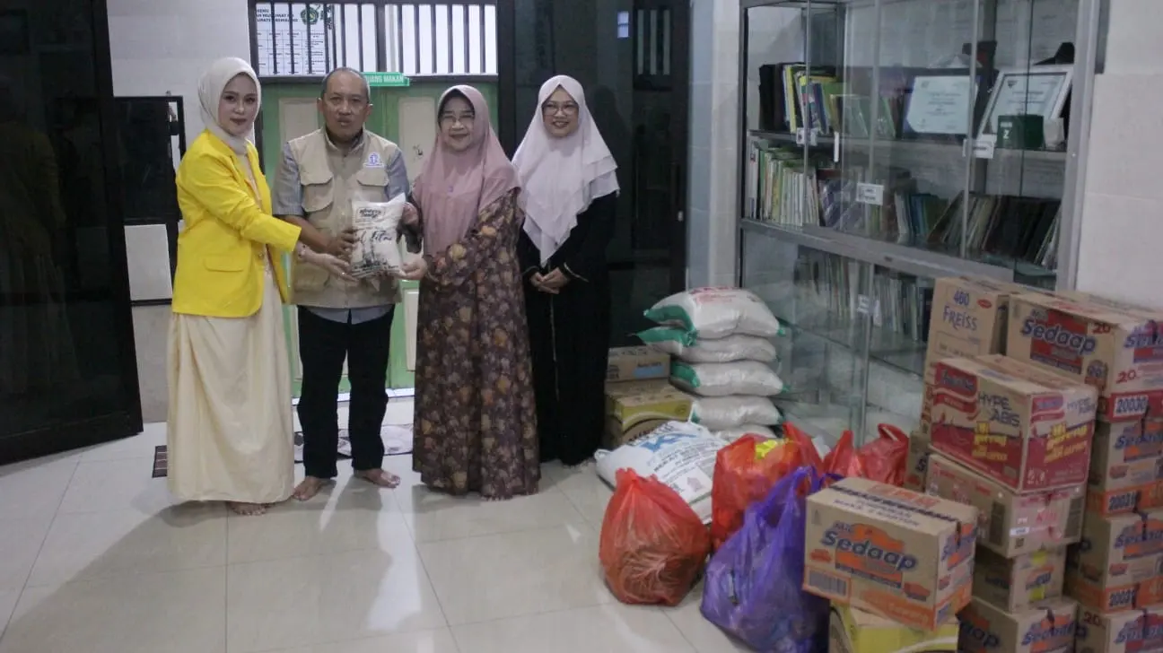 Tebar Kepedulian di Ramadan, UT Salut Kartini Gelar Bakti Sosial di Panti Asuhan Darul Hadlonah