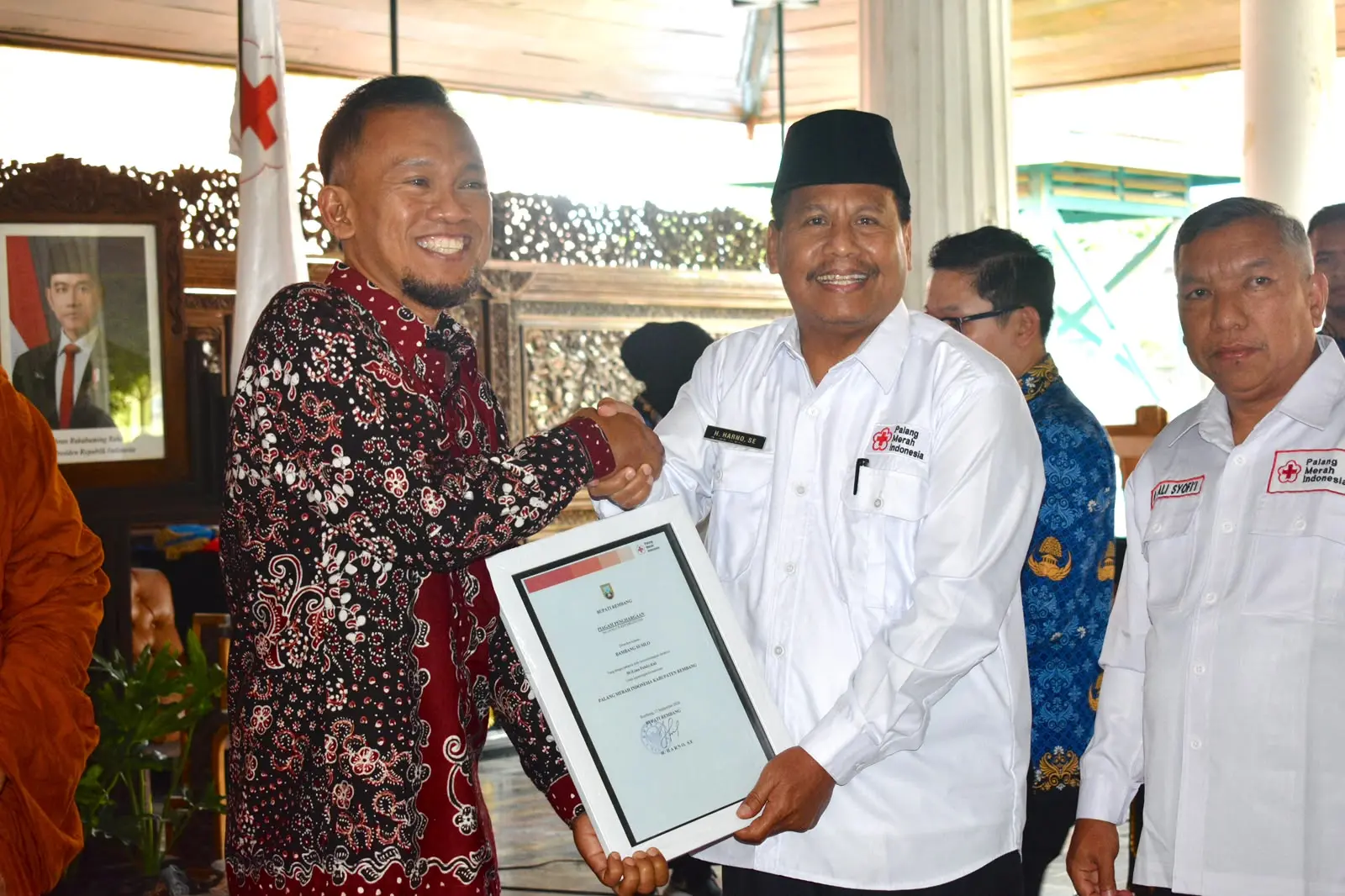 Dari Takut Jarum hingga 56 Kali Donor, Kisah Bambang Susilo yang Berujung Penghargaan Bupati